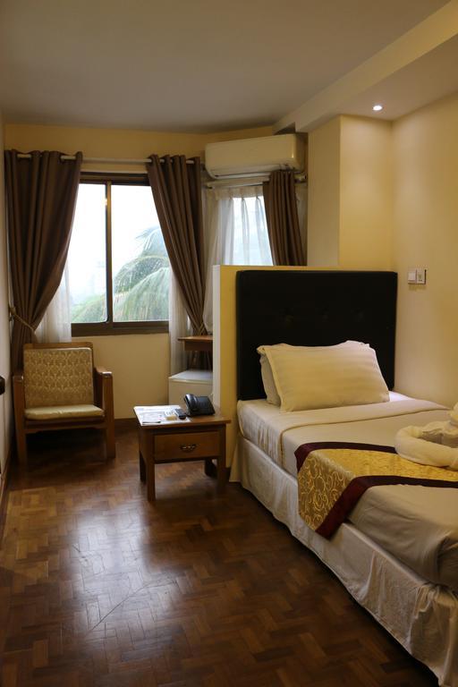 Queen'S Park Hotel Yangon Exterior foto
