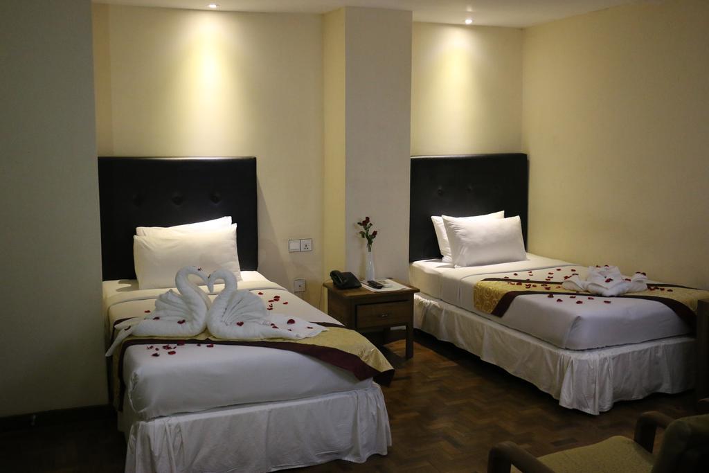 Queen'S Park Hotel Yangon Exterior foto
