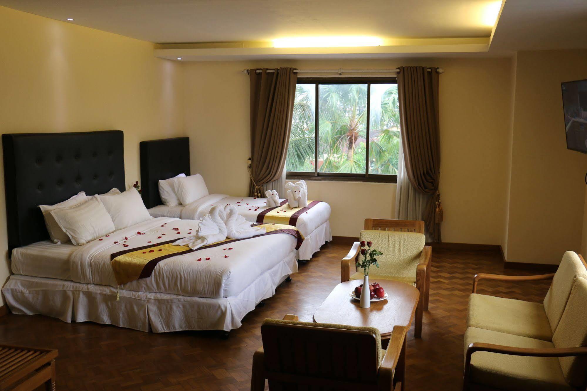 Queen'S Park Hotel Yangon Exterior foto