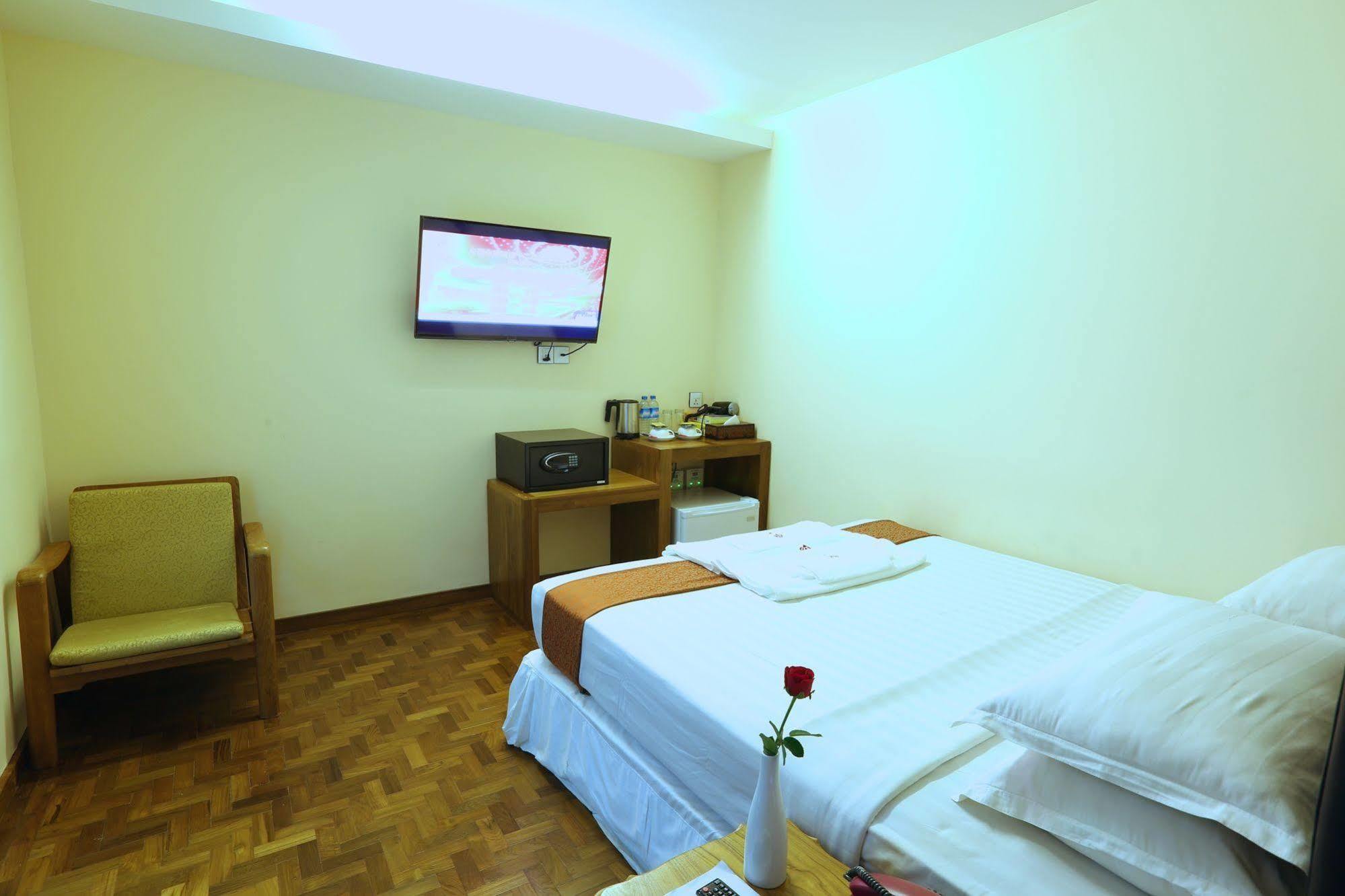 Queen'S Park Hotel Yangon Exterior foto