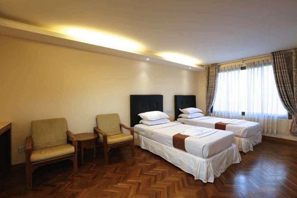 Queen'S Park Hotel Yangon Exterior foto